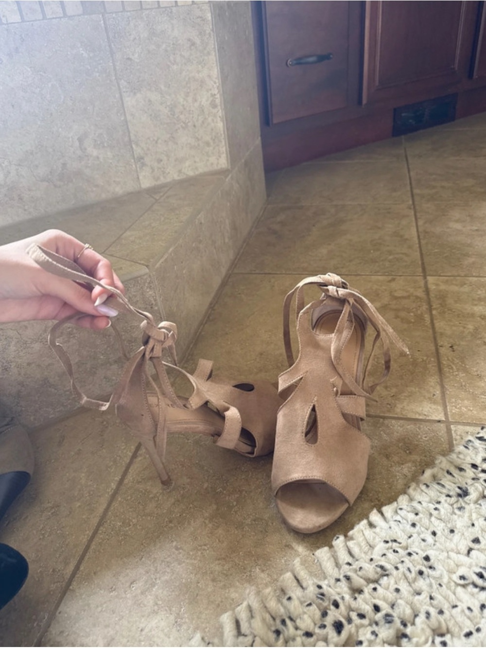 Express Heels - Picture 3 of 3